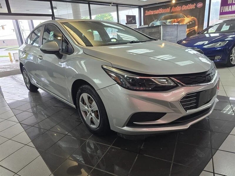 2018 Chevrolet Cruze - Image 2 of 4