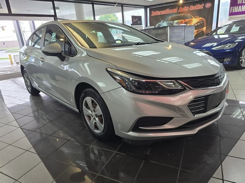 2018 Chevrolet Cruze - Image 2 of 4