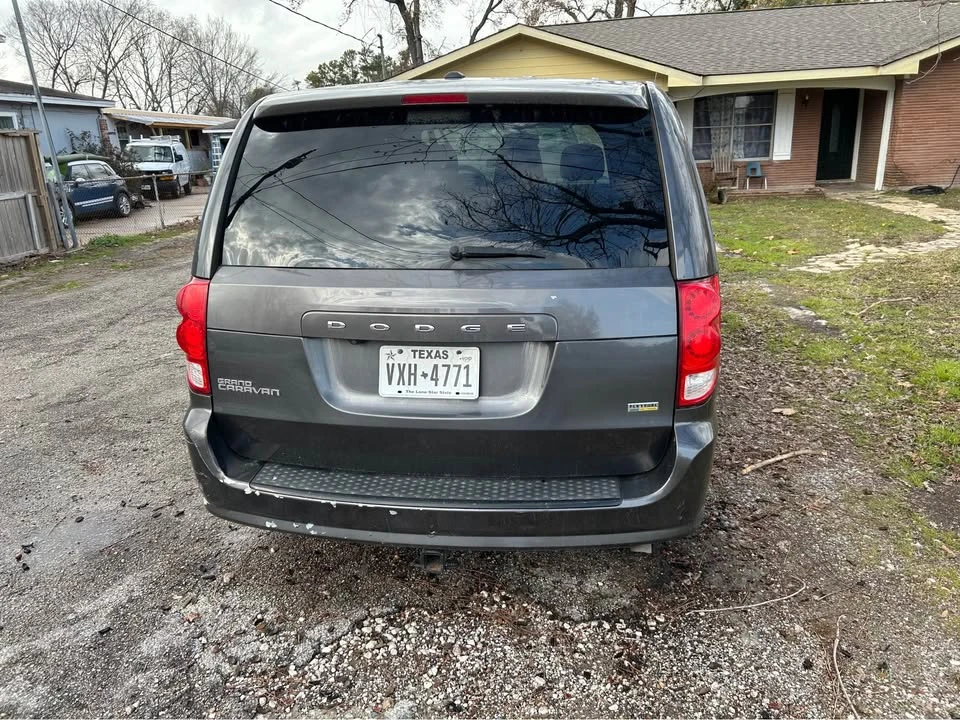 2018 Dodge Caravan - Image 7 of 9