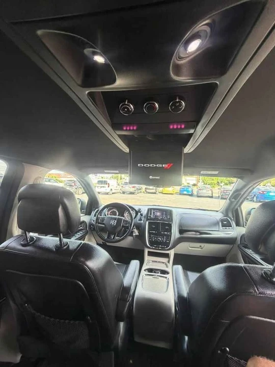 2018 Dodge Caravan - Image 13 of 18