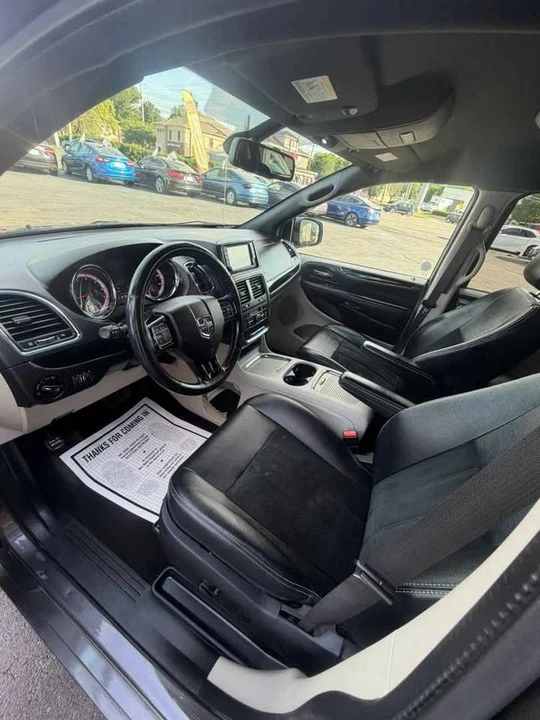 2018 Dodge Caravan - Image 9 of 18