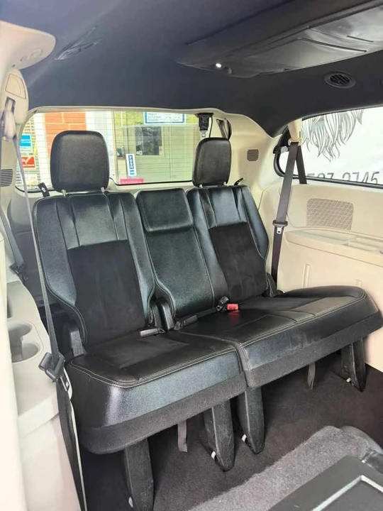 2018 Dodge Caravan - Image 12 of 18
