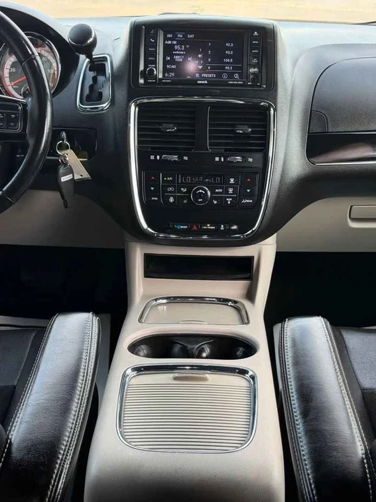 2018 Dodge Caravan - Image 15 of 18