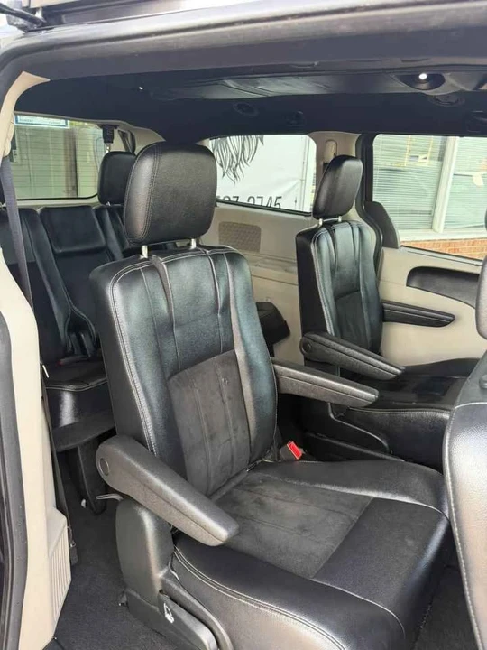 2018 Dodge Caravan - Image 11 of 18