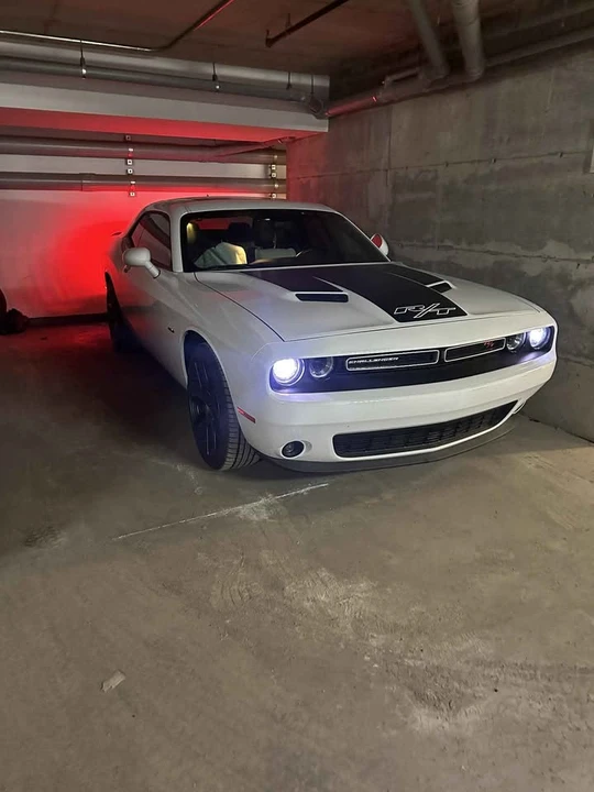 2018 Dodge Challenger - Image 8 of 18