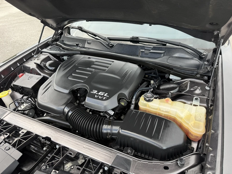 2018 Dodge Challenger 3rd Gen - Image 16 of 21