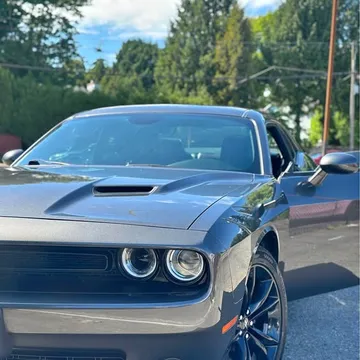 2018 Dodge Challenger SXT PLUS