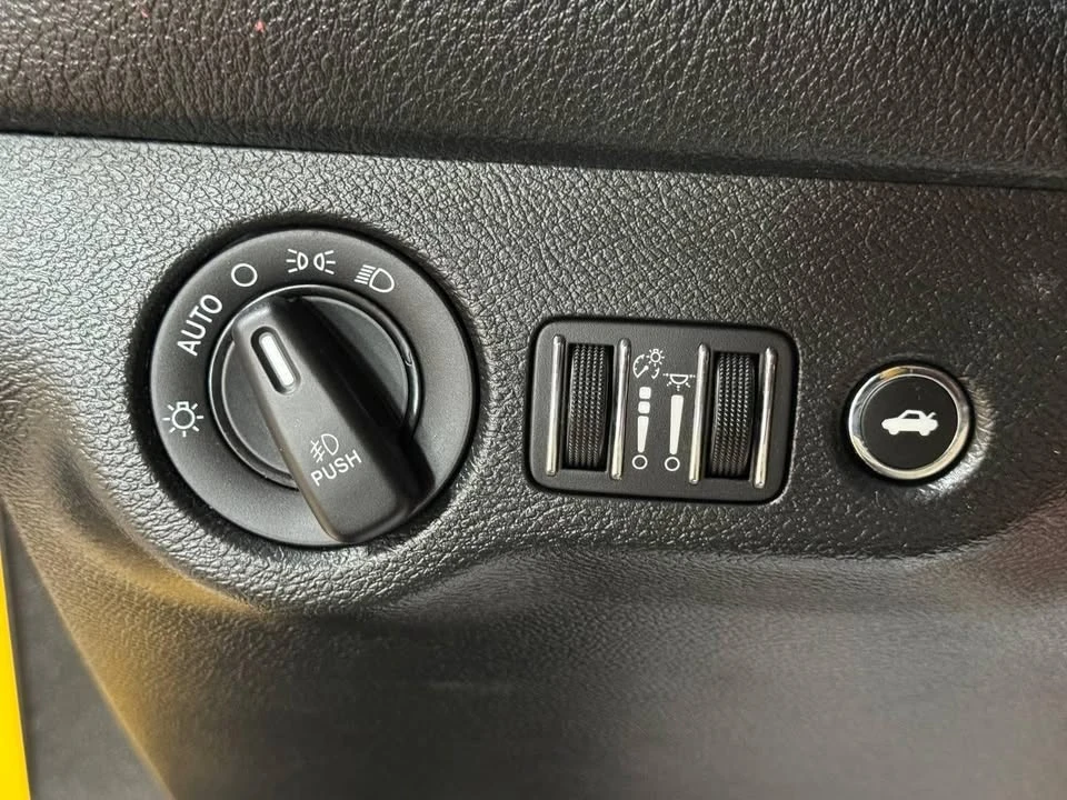 2018 Dodge Challenger 3rd Gen - Image 11 of 15