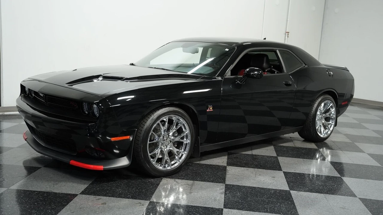 2018 Dodge Challenger SRT8 & 392 3rd Gen - Image 7 of 12