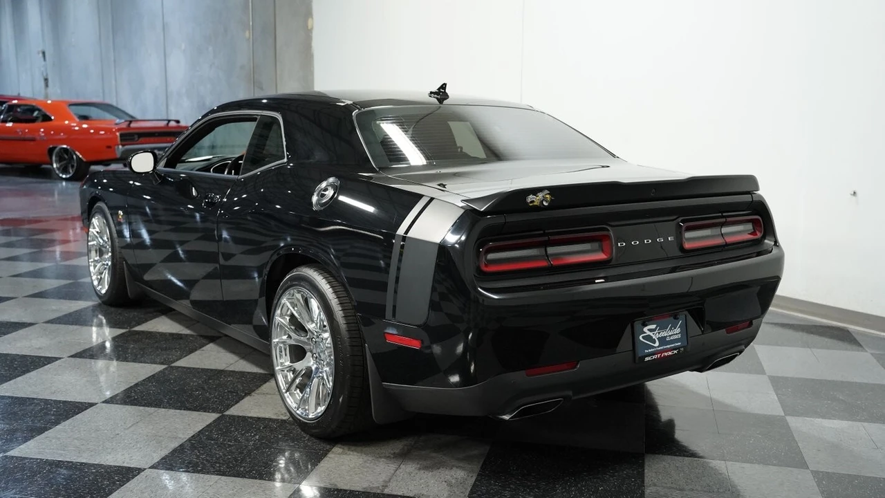 2018 Dodge Challenger SRT8 & 392 3rd Gen - Image 9 of 12