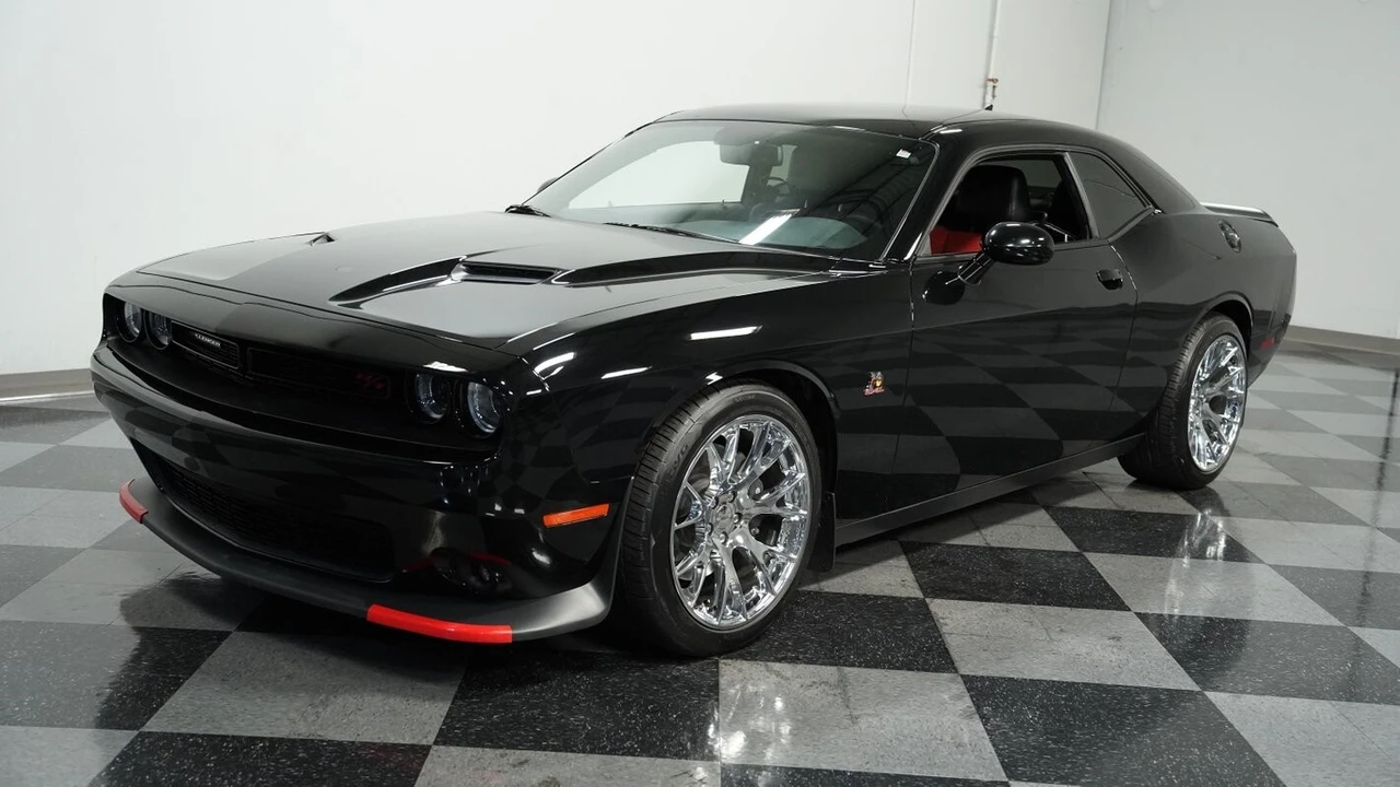 2018 Dodge Challenger SRT8 & 392 3rd Gen - Image 6 of 12