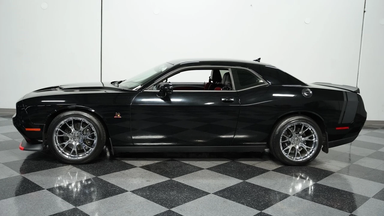 2018 Dodge Challenger SRT8 & 392 3rd Gen - Image 3 of 12