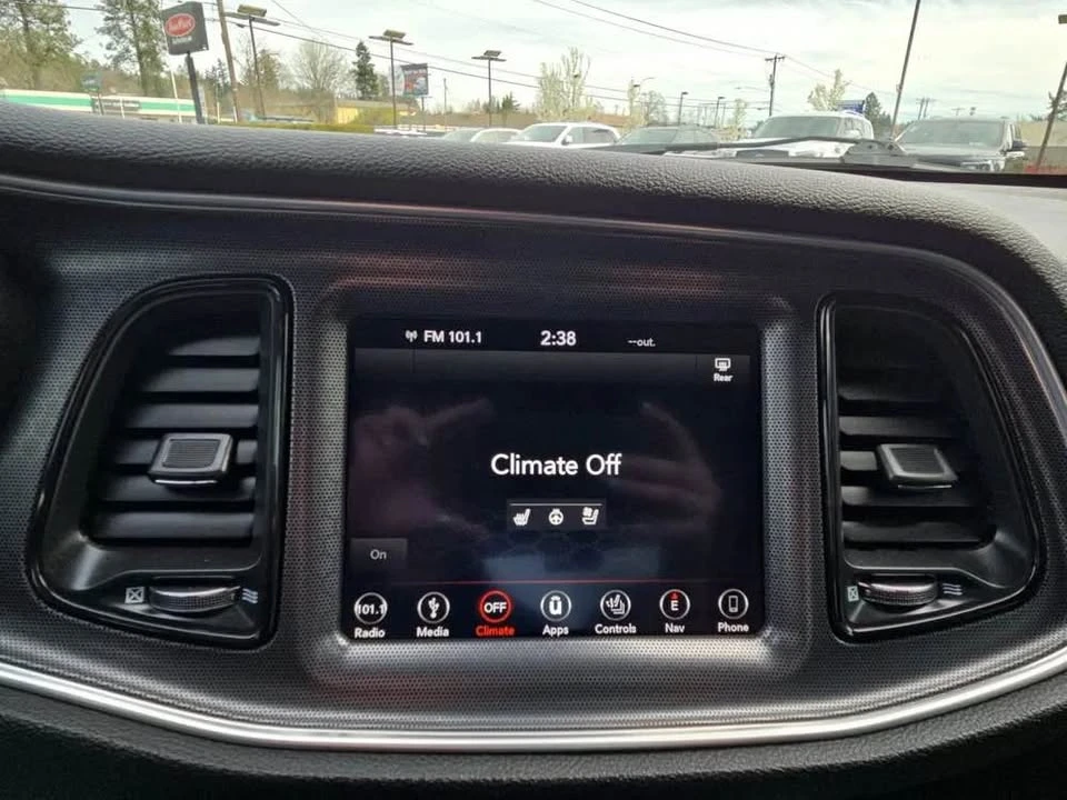 2018 Dodge Challenger - Image 10 of 11