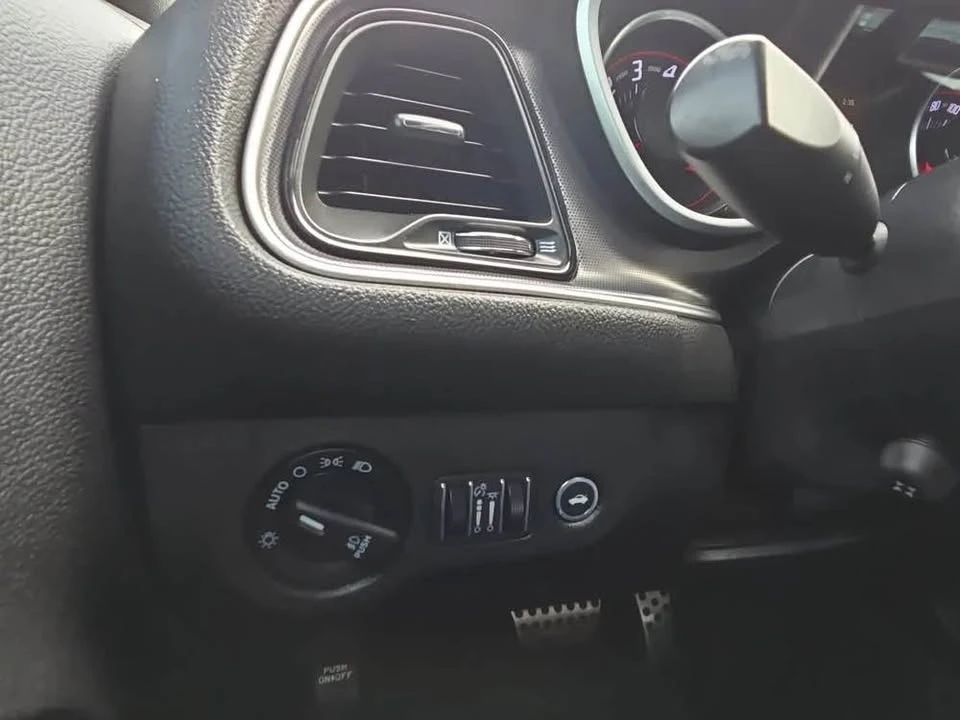2018 Dodge Challenger - Image 9 of 11