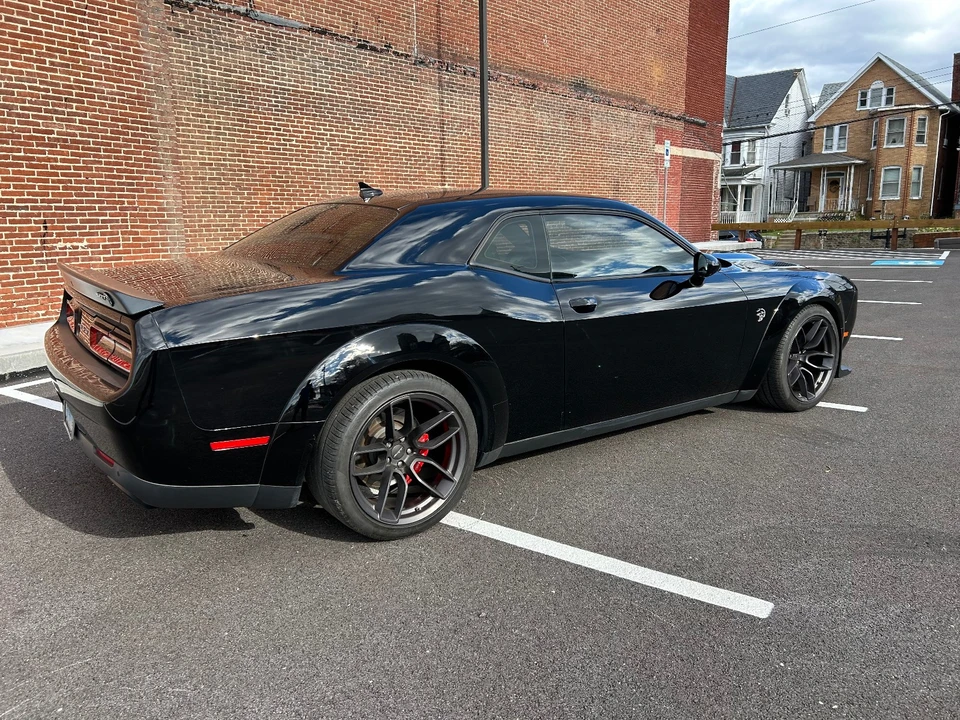2018 Dodge Challenger SRT Hellcat 3rd Gen - Image 9 of 10