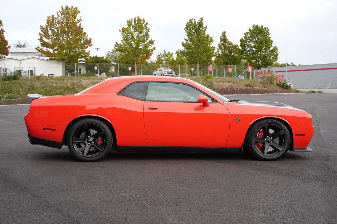 2018 Dodge Challenger SRT Hellcat 3rd Gen - Image 9 of 31