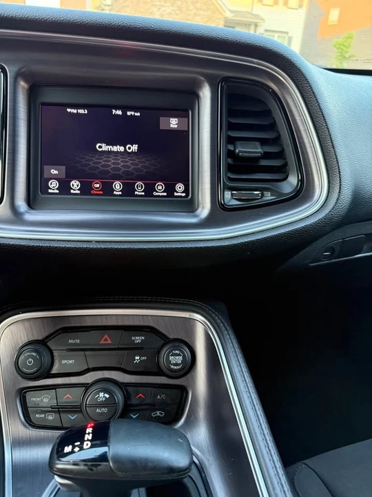 2018 Dodge Challenger 3rd Gen - Image 18 of 19