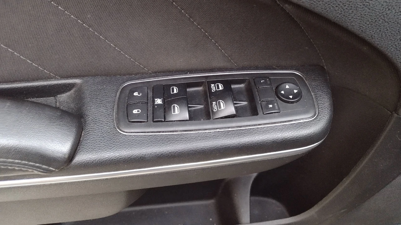 2018 Dodge Charger 7th Gen - Image 6 of 13