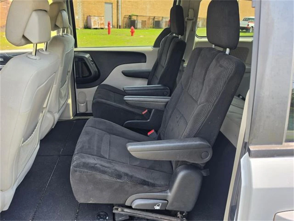 2018 Dodge Caravan - Image 27 of 31