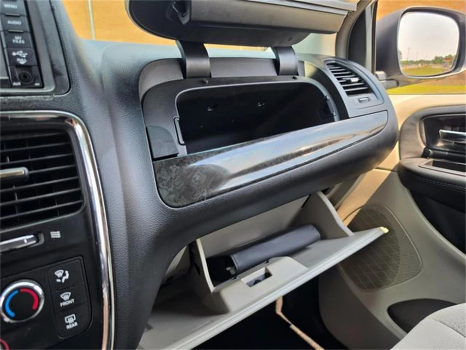 2018 Dodge Caravan - Image 25 of 31