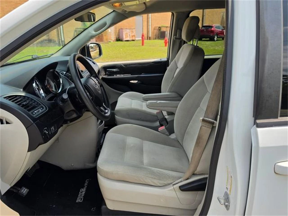 2018 Dodge Caravan - Image 15 of 31