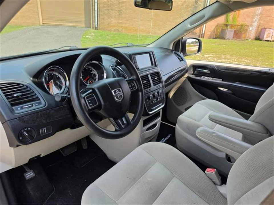 2018 Dodge Caravan - Image 16 of 31