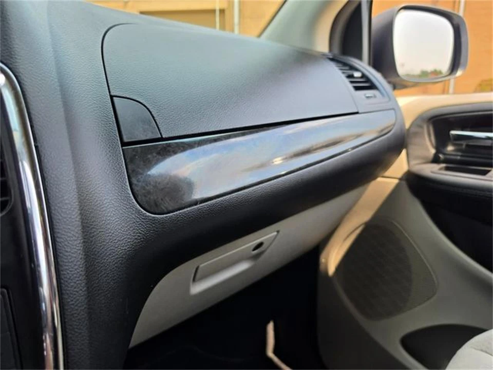 2018 Dodge Caravan - Image 24 of 31