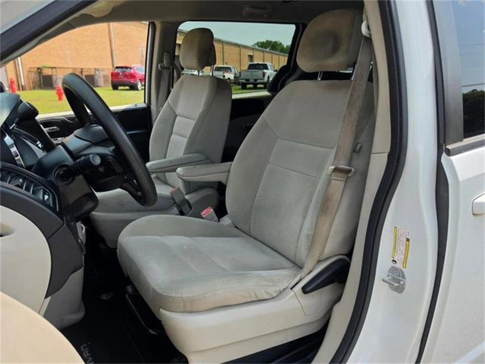 2018 Dodge Caravan - Image 26 of 31