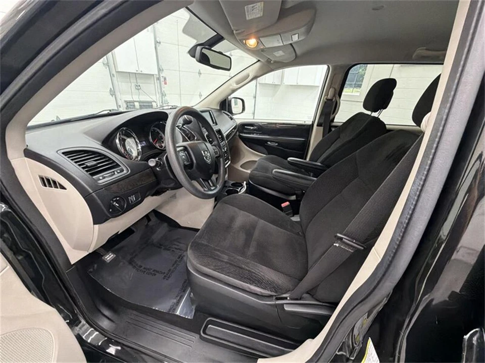 2018 Dodge Caravan - Image 10 of 16