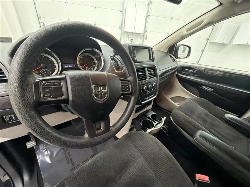 2018 Dodge Caravan - Image 11 of 16