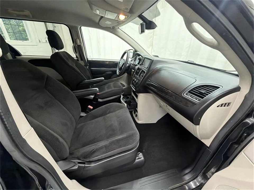 2018 Dodge Caravan - Image 13 of 16