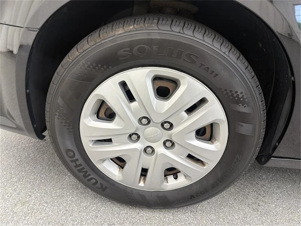 2018 Dodge Caravan - Image 16 of 16