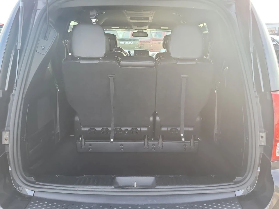 2018 Dodge Caravan - Image 8 of 12