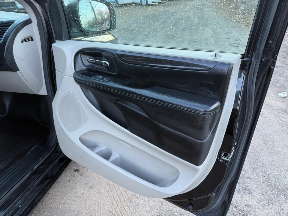 2018 Dodge Caravan - Image 13 of 20