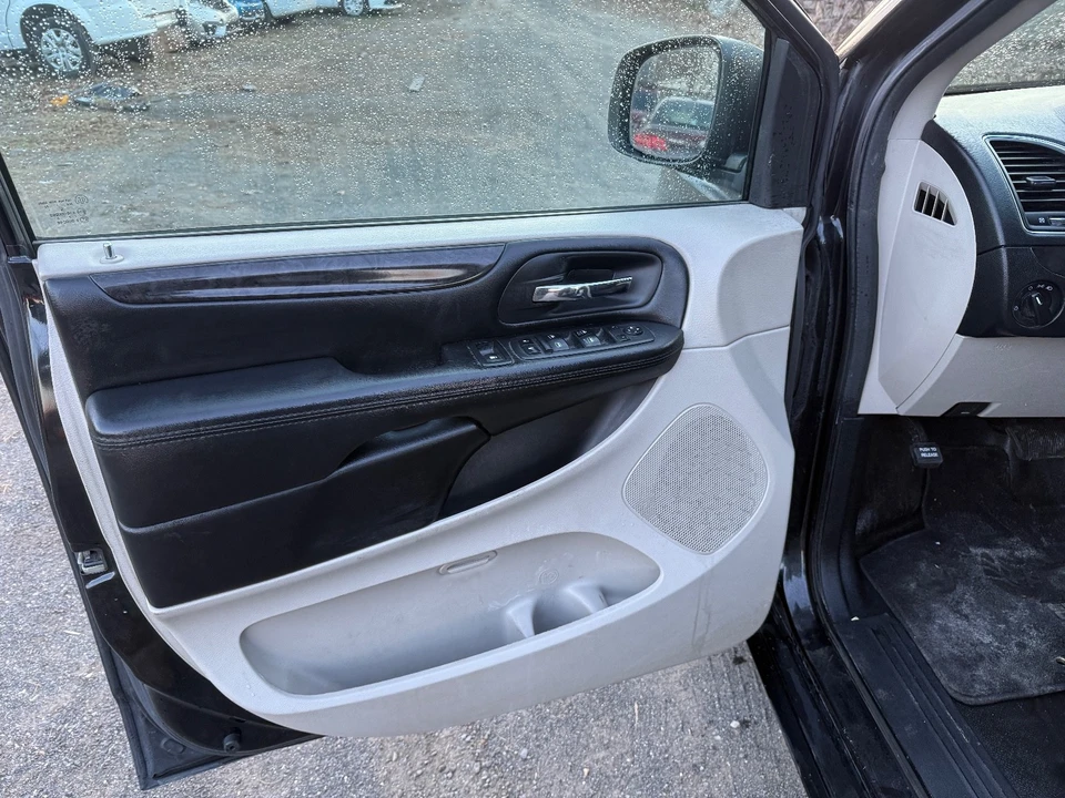 2018 Dodge Caravan - Image 9 of 20