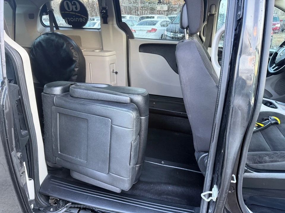 2018 Dodge Caravan - Image 16 of 20