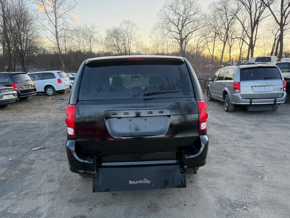 2018 Dodge Caravan - Image 5 of 20