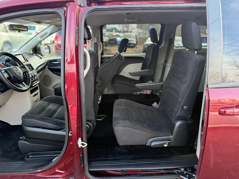 2018 Dodge Caravan - Image 12 of 20