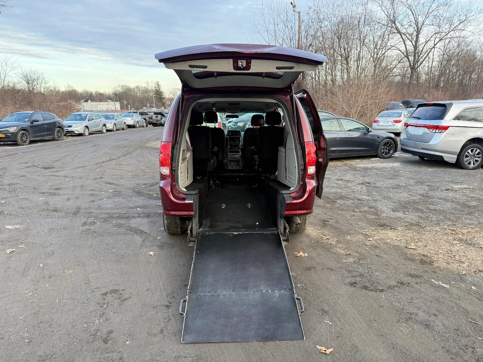2018 Dodge Caravan - Image 10 of 20