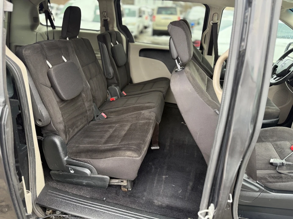 2018 Dodge Caravan - Image 14 of 16
