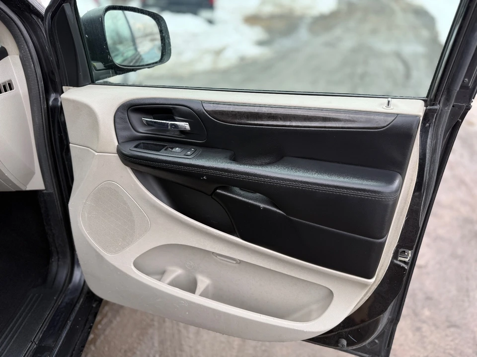 2018 Dodge Caravan - Image 11 of 16