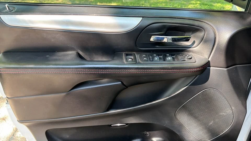 2018 Dodge Caravan - Image 7 of 11