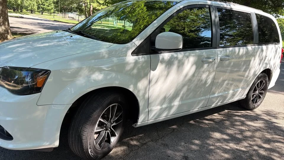 2018 Dodge Caravan - Image 2 of 11