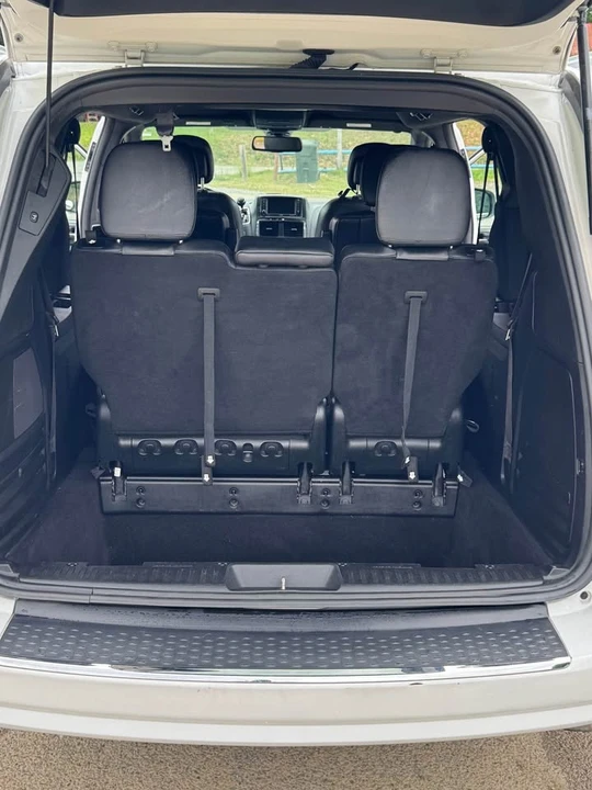 2018 Dodge Caravan - Image 12 of 18