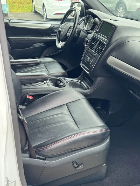 2018 Dodge Caravan - Image 8 of 18