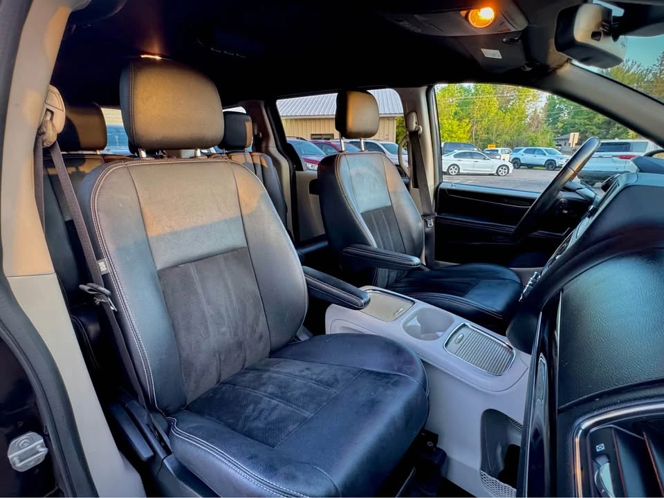 2018 Dodge Caravan - Image 15 of 19