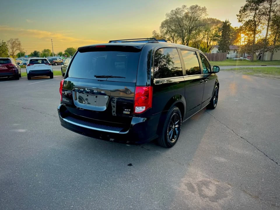 2018 Dodge Caravan - Image 7 of 19