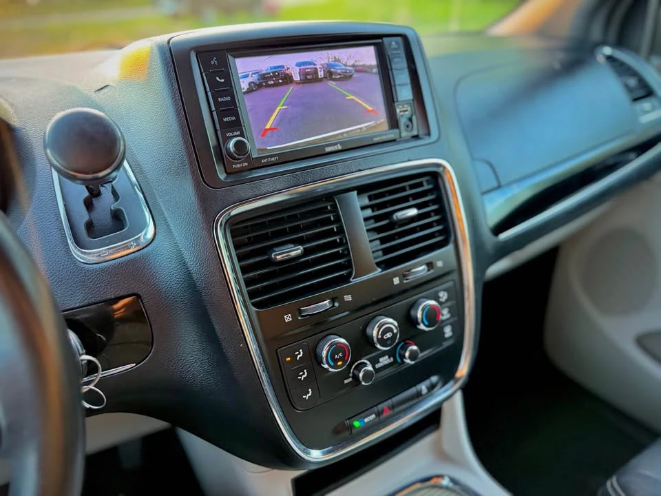 2018 Dodge Caravan - Image 18 of 19