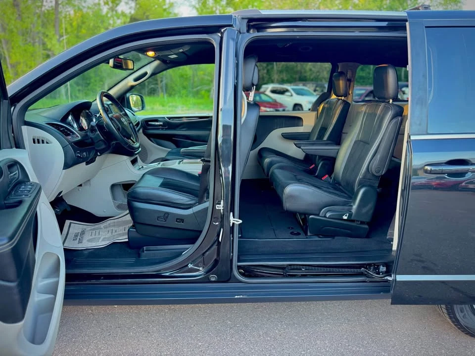 2018 Dodge Caravan - Image 11 of 19