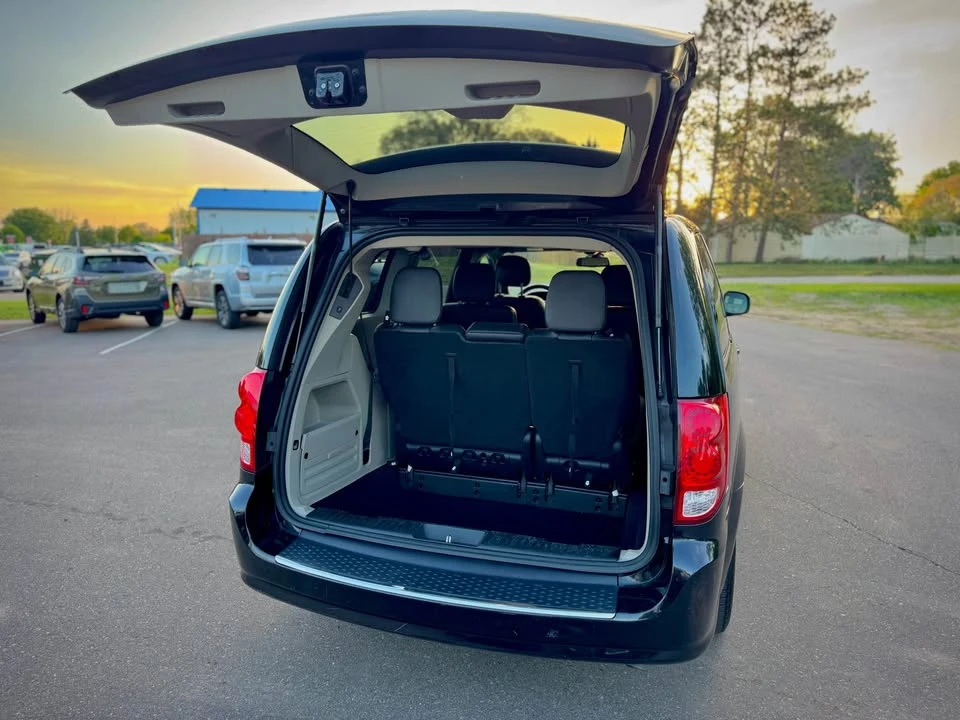 2018 Dodge Caravan - Image 12 of 19